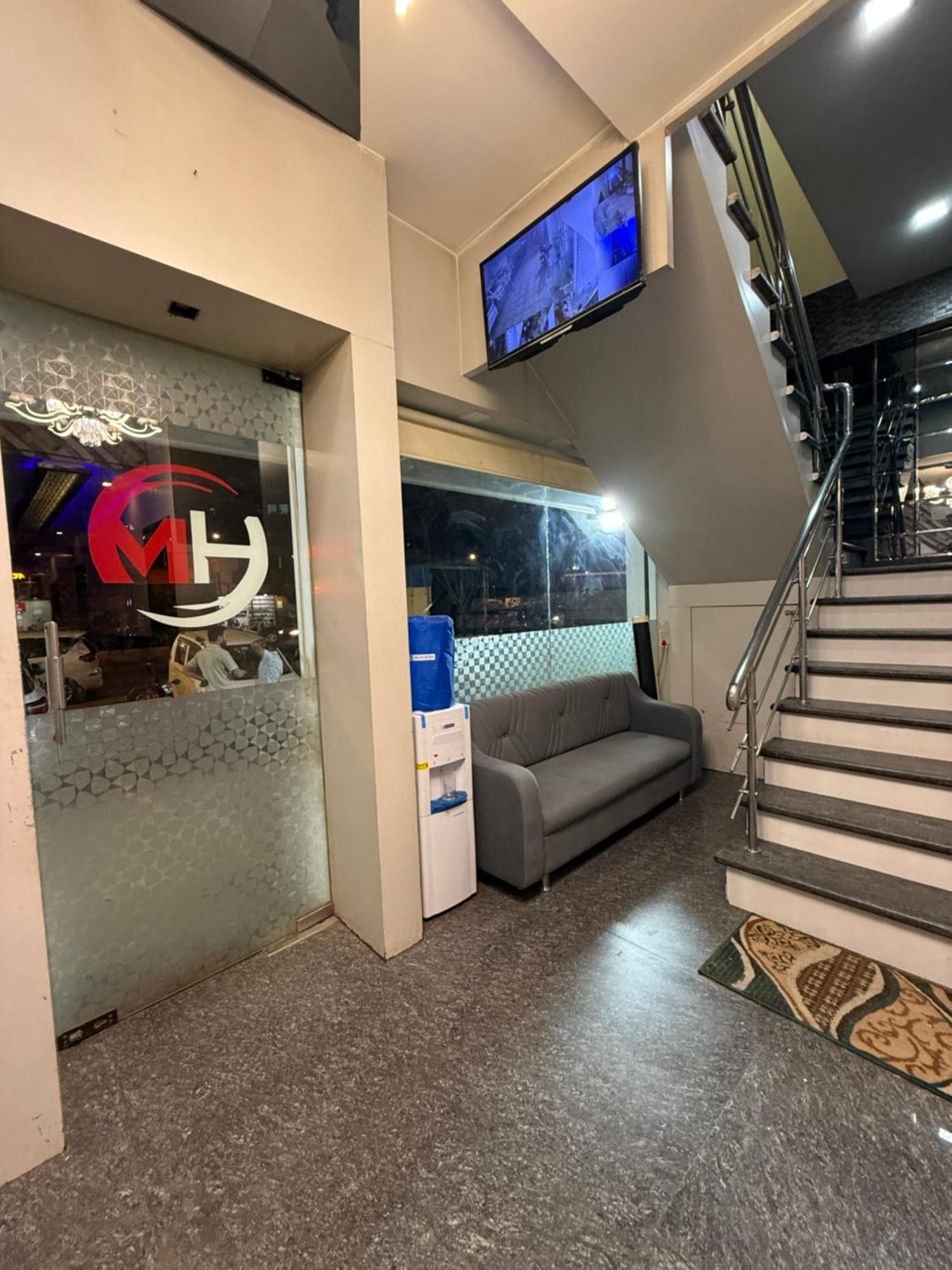M E R I T O N Hotel T-2 Bombaj Exteriér fotografie