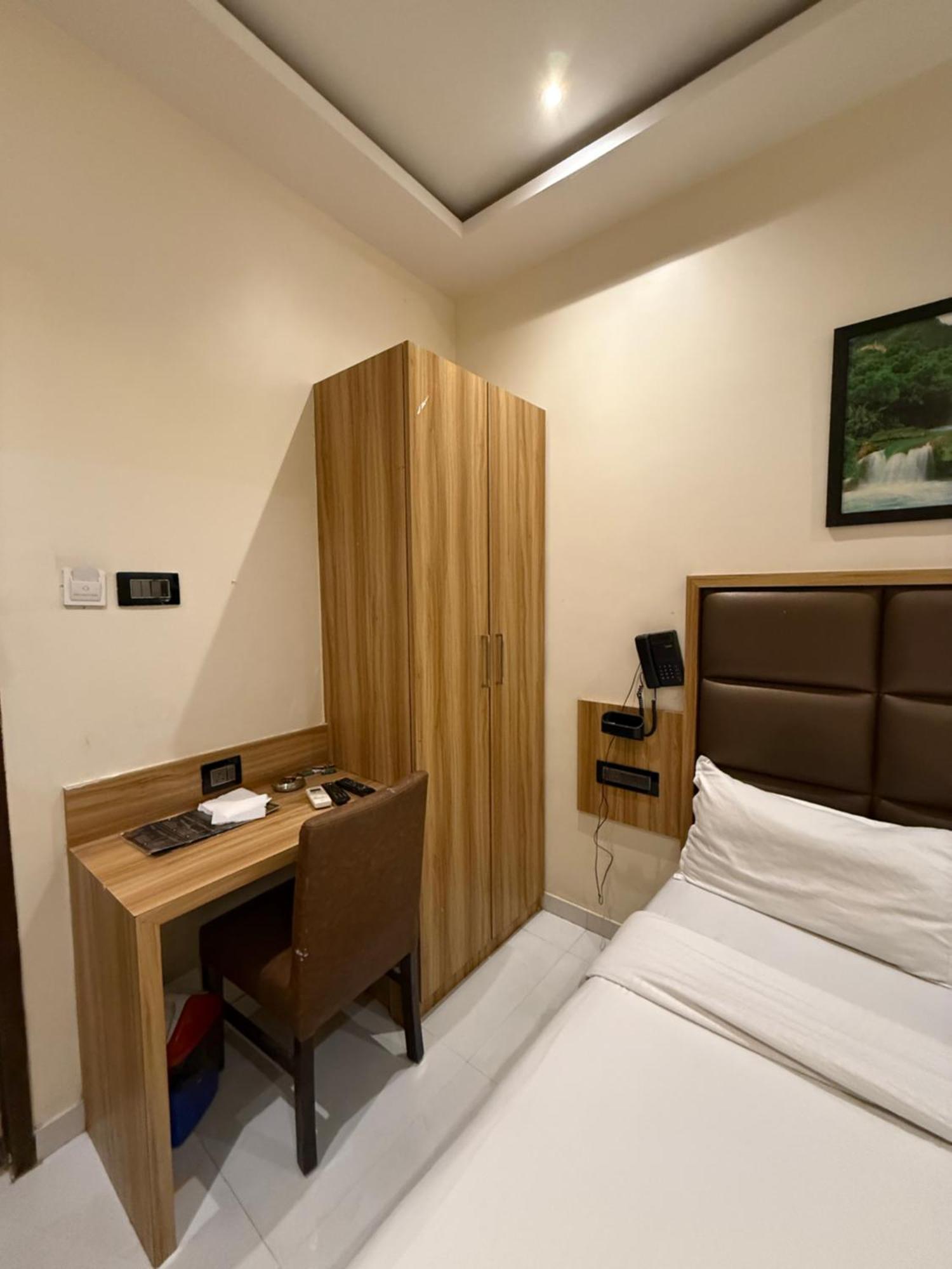 M E R I T O N Hotel T-2 Bombaj Exteriér fotografie